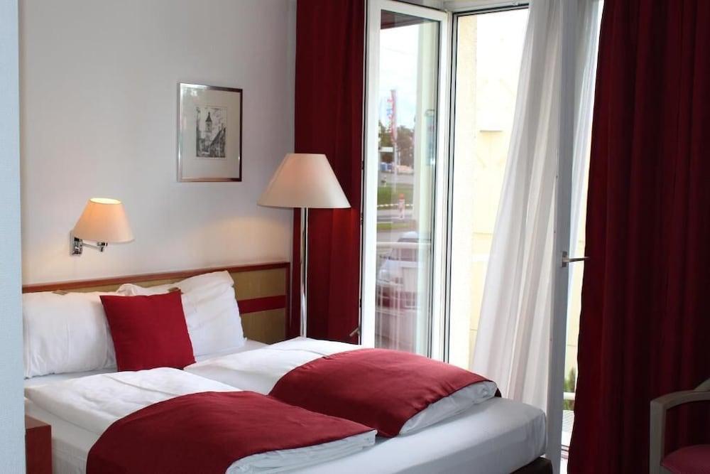 Leomar Hotel Ulm Exterior photo