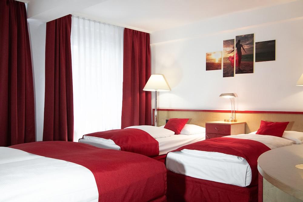 Leomar Hotel Ulm Exterior photo