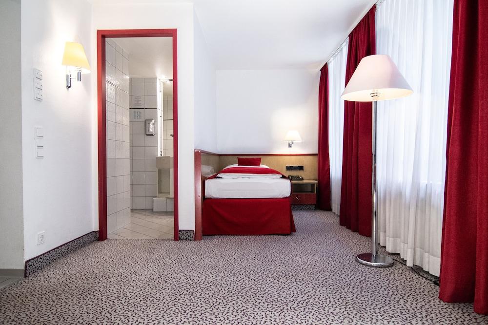 Leomar Hotel Ulm Exterior photo