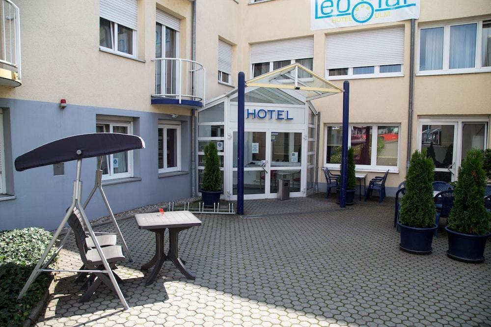 Leomar Hotel Ulm Exterior photo